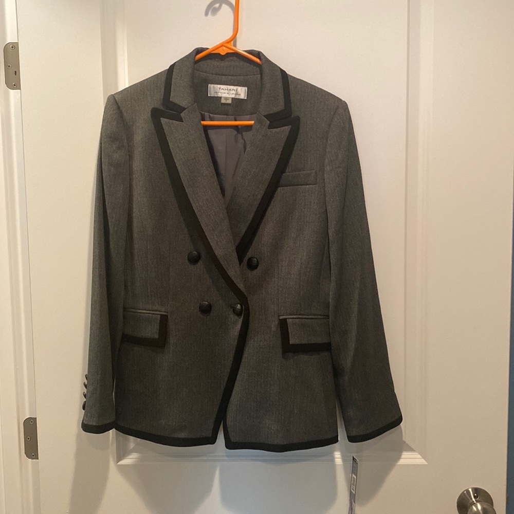 Herringbone black/gray business jacket.